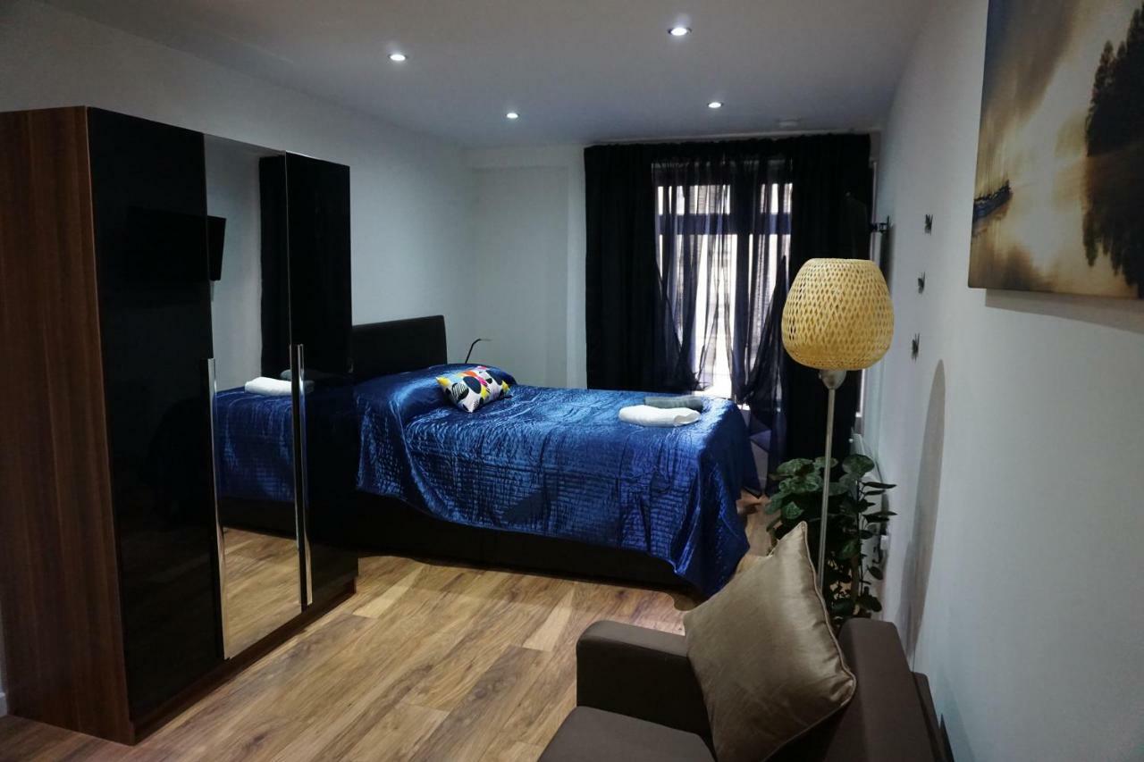 Victoria House Apartments Лийдс Екстериор снимка